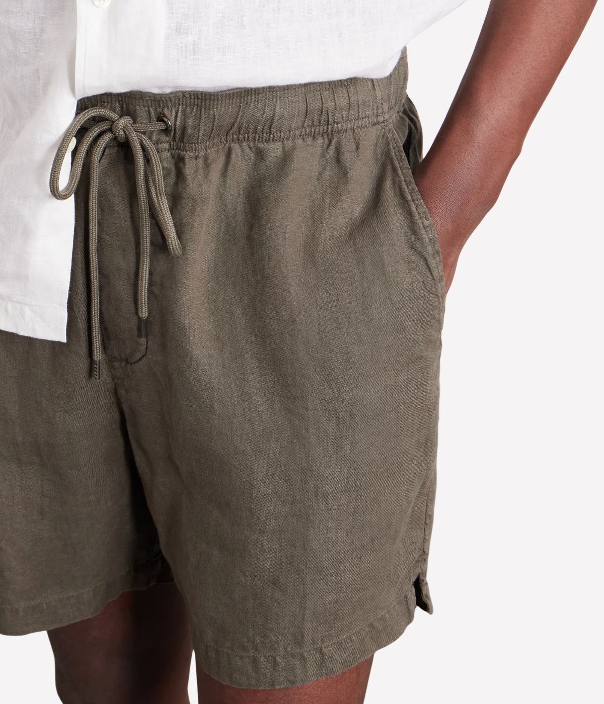 Lightweight Linen Shorts in Army Green