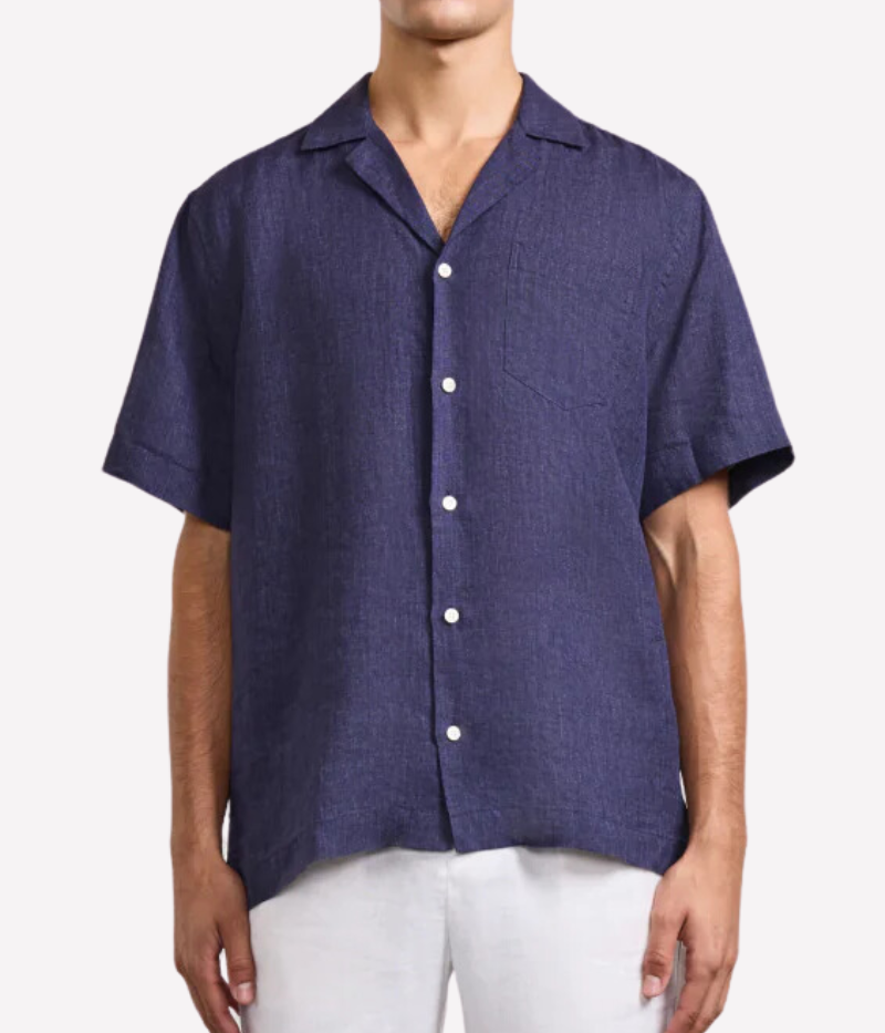 Angelo Shirt with fine Italian linen, with short sleeves, classic camp collar, and chest pocket. A relaxed yet sophisticated summer shirt perfect for smart-casual occasions.