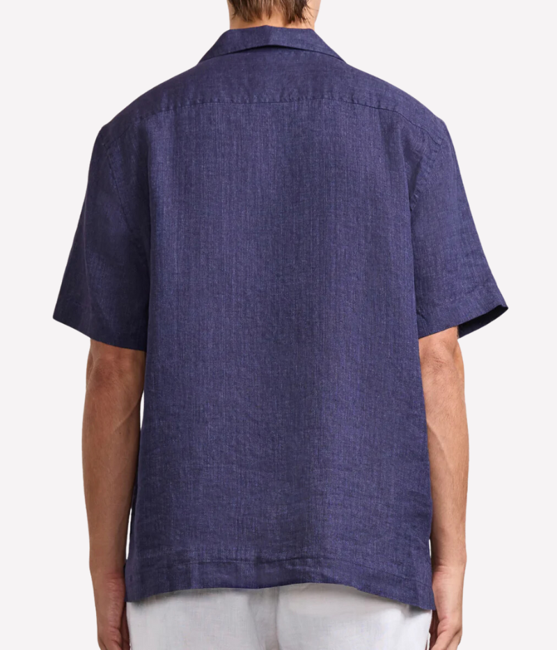 Angelo Shirt with fine Italian linen, with short sleeves, classic camp collar, and chest pocket. A relaxed yet sophisticated summer shirt perfect for smart-casual occasions.