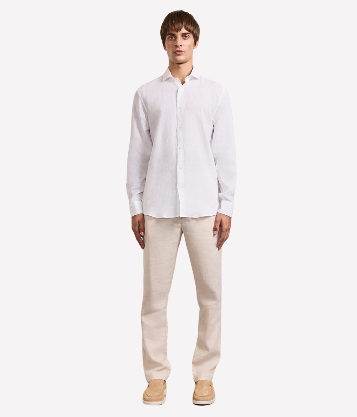 Front view of the Antonio Long Sleeve Linen Shirt by Frescobol Carioca, crafted from 100% fine Italian linen. This luxury men's dress shirt features a structured dress collar with stiffeners, imitation mother of pearl buttons, and a full placket. Designed in a regular fit, it blends relaxed tailoring with refined style for effortless occasion dressing.