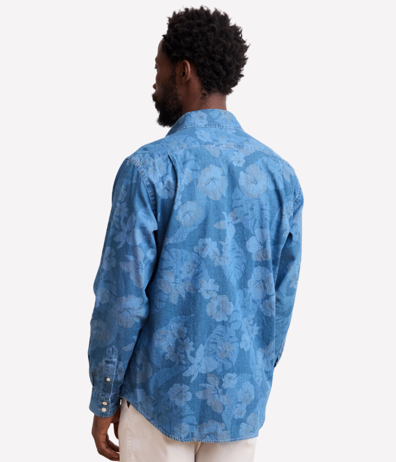 Hartford Paul shirt in hibiscus print with natural indigo dye, featuring a chest pocket, semi-Italian collar, and a relaxed regular fit.