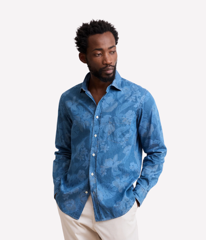 Hartford Paul shirt in hibiscus print with natural indigo dye, featuring a chest pocket, semi-Italian collar, and a relaxed regular fit.