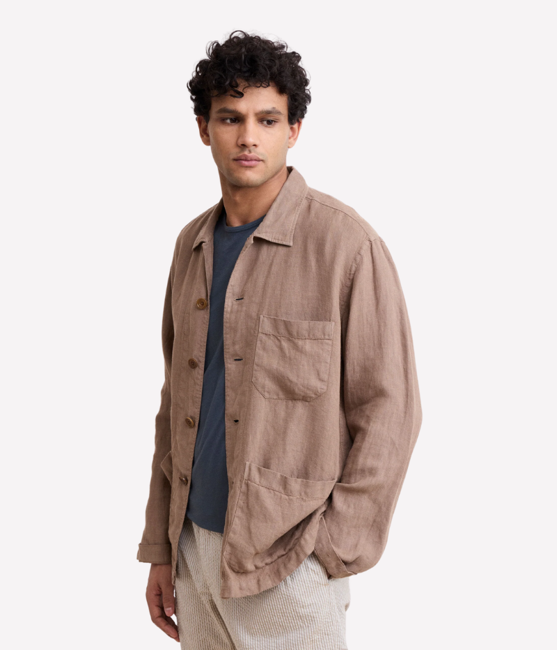 PERRY jacket – light linen jacket with shirt collar, three patch pockets, and a straight cut. Ideal for summer layering.