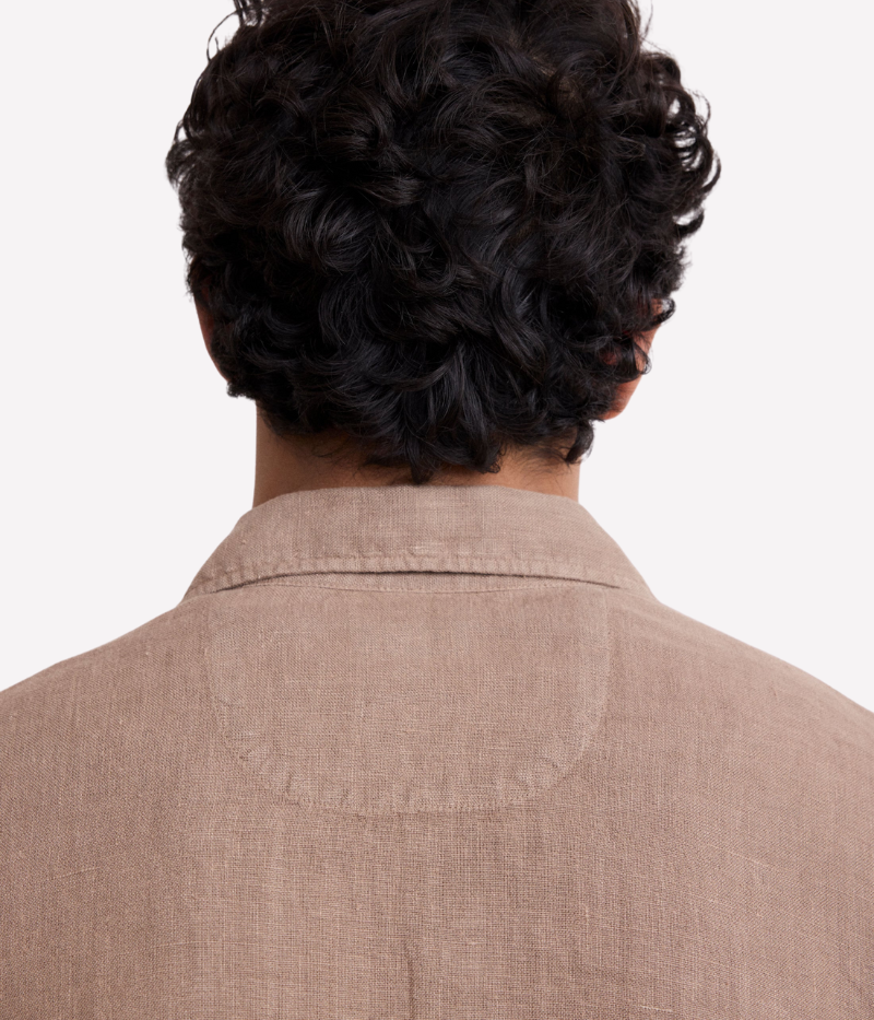 PERRY jacket – light linen jacket with shirt collar, three patch pockets, and a straight cut. Ideal for summer layering.