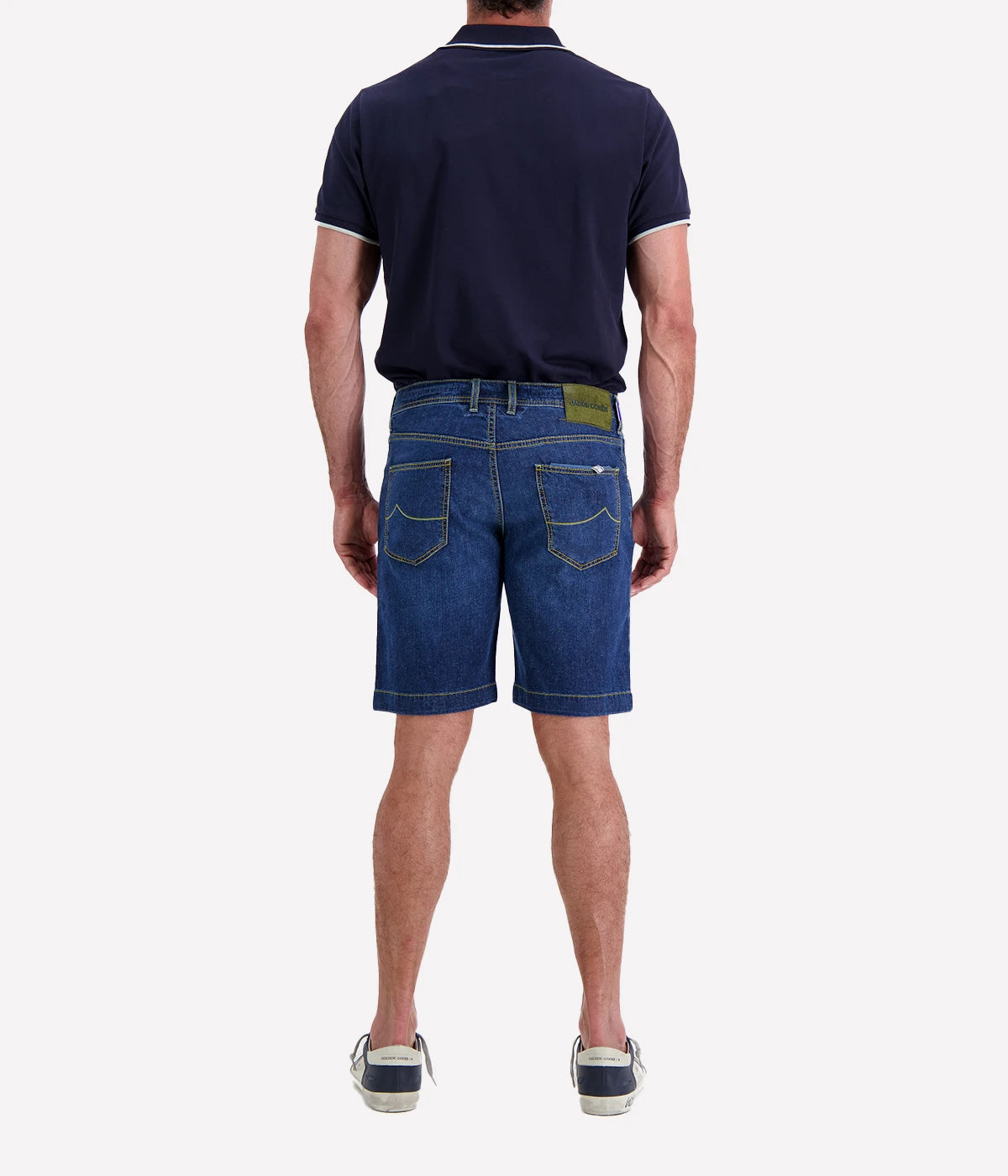 Jacob Cohen Nicolas Bermuda Shorts in blue denim with a slim fit and low waist, featuring a classic 5-pocket design. Made from a breathable cotton-linen blend with stretch for comfort. Made in Italy.