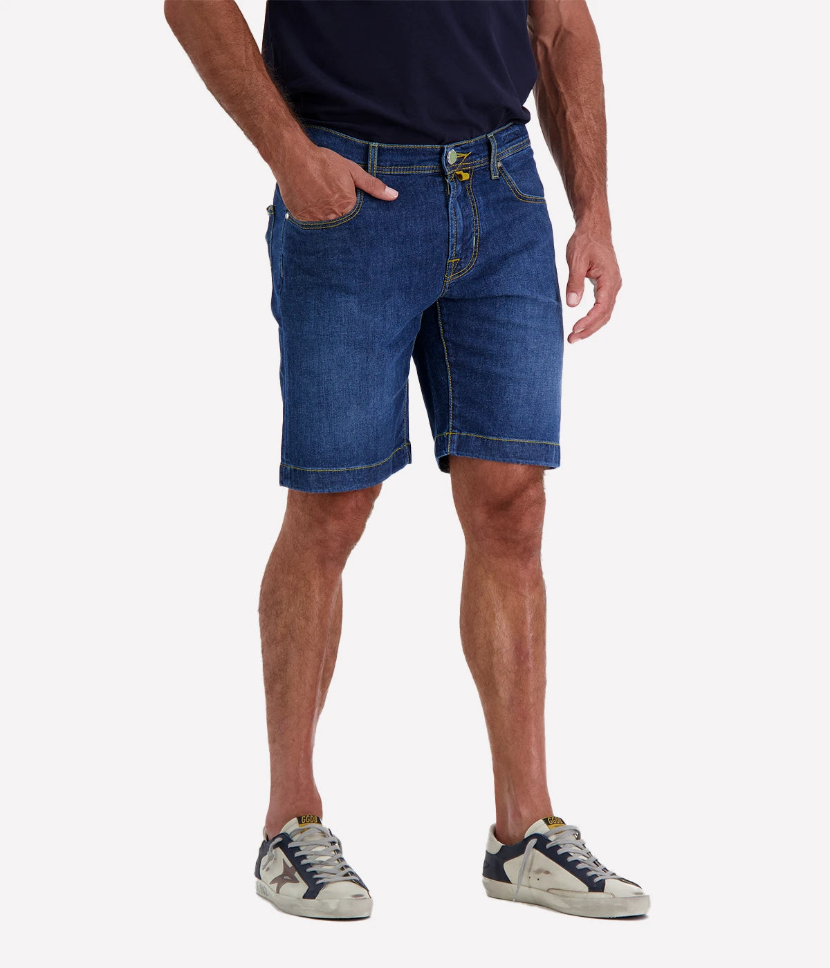 Jacob Cohen Nicolas Bermuda Shorts in blue denim with a slim fit and low waist, featuring a classic 5-pocket design. Made from a breathable cotton-linen blend with stretch for comfort. Made in Italy.