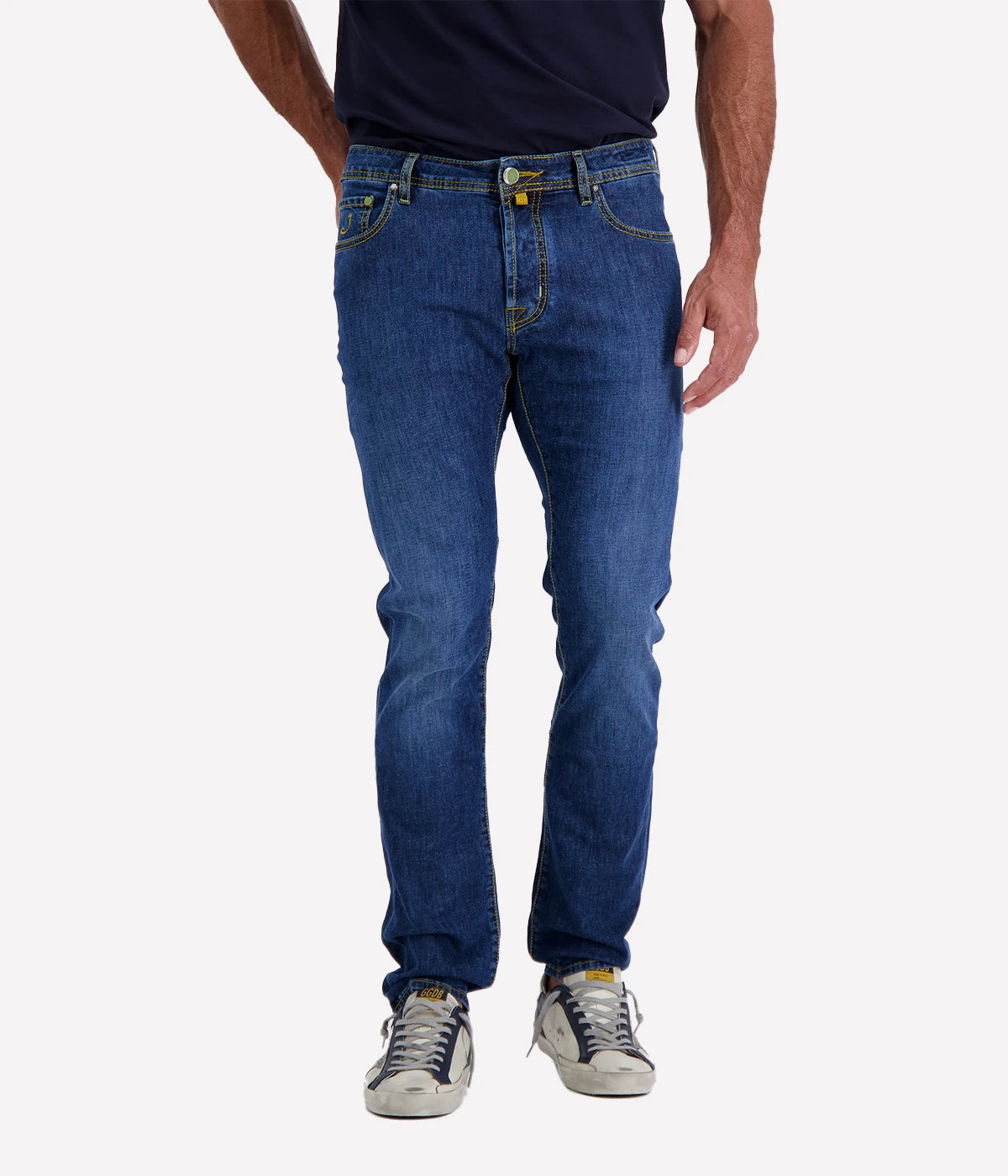 Close-up of the Bard 5-Pocket Jeans in dark blue stonewashed stretch denim, featuring a regular-slim fit. Crafted from a cotton-linen blend for comfort and durability, these jeans include an embroidered logo on the fifth pocket, a World print bandana, and a spool of thread. Finished with Jacob Cohën’s signature fragrance. Made in Italy.