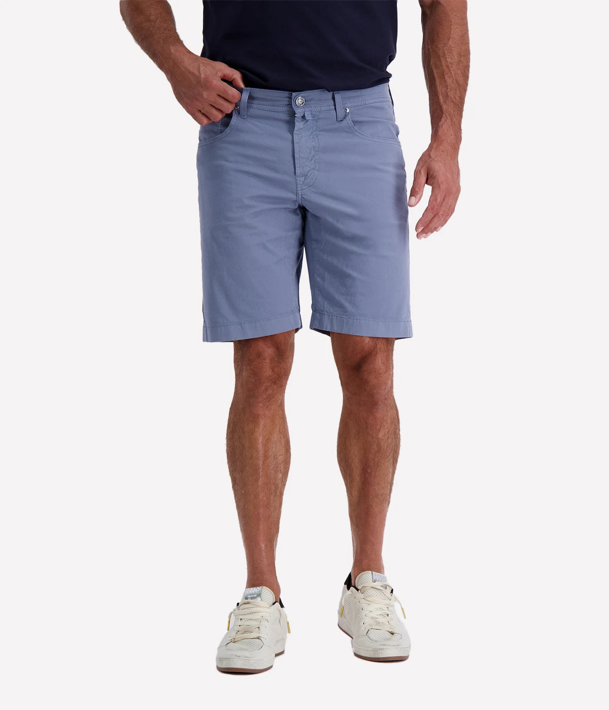 Jacob Cohen Nicolas Bermuda Shorts in a slim fit with a low waist, featuring a classic 5-pocket design. Made from a premium cotton blend with stretch for comfort. Made in Italy.