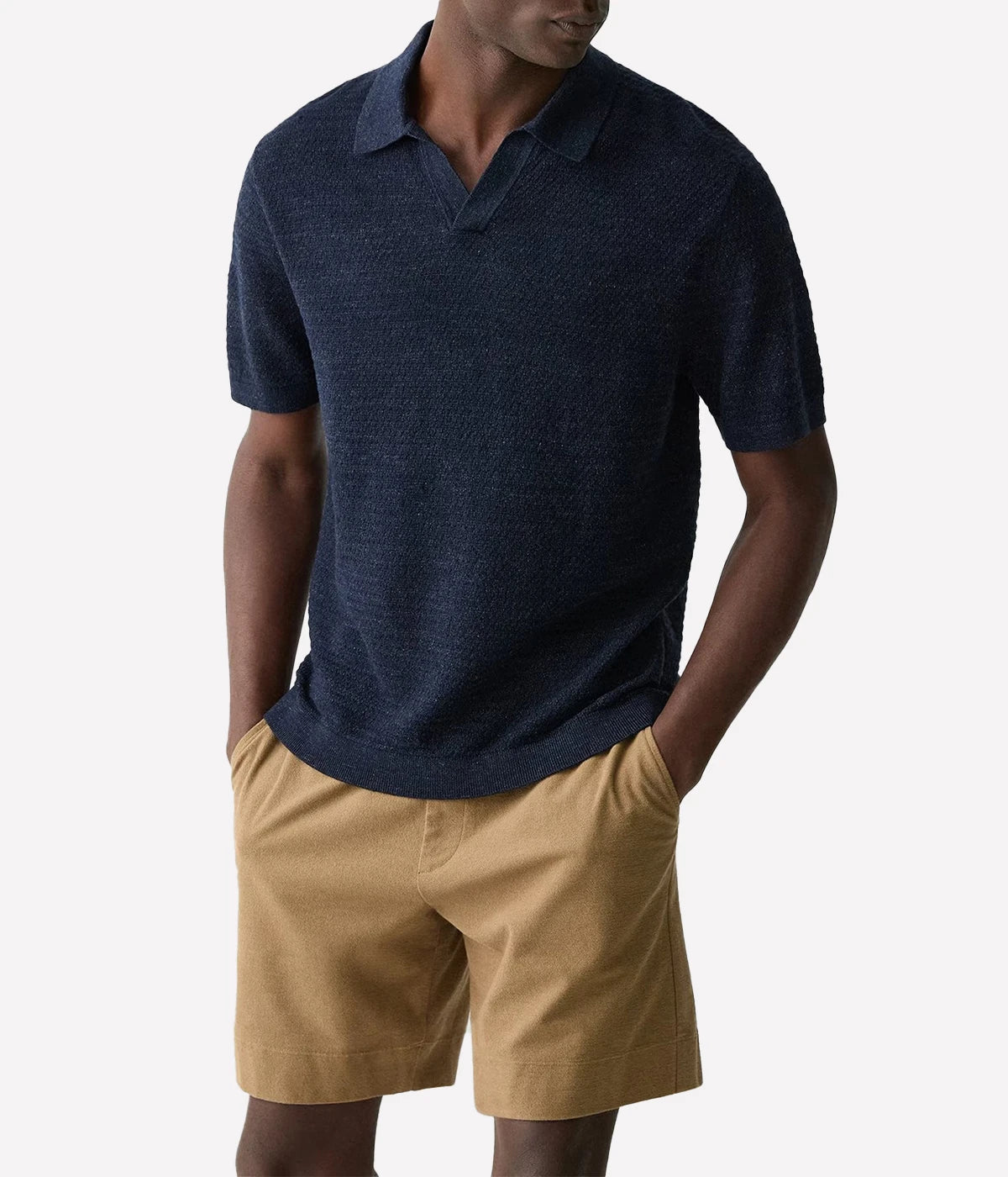 Men's open-collar polo shirt in a breathable cotton-linen blend, featuring a standard fit and short sleeves, ideal for smart-casual summer outfits.