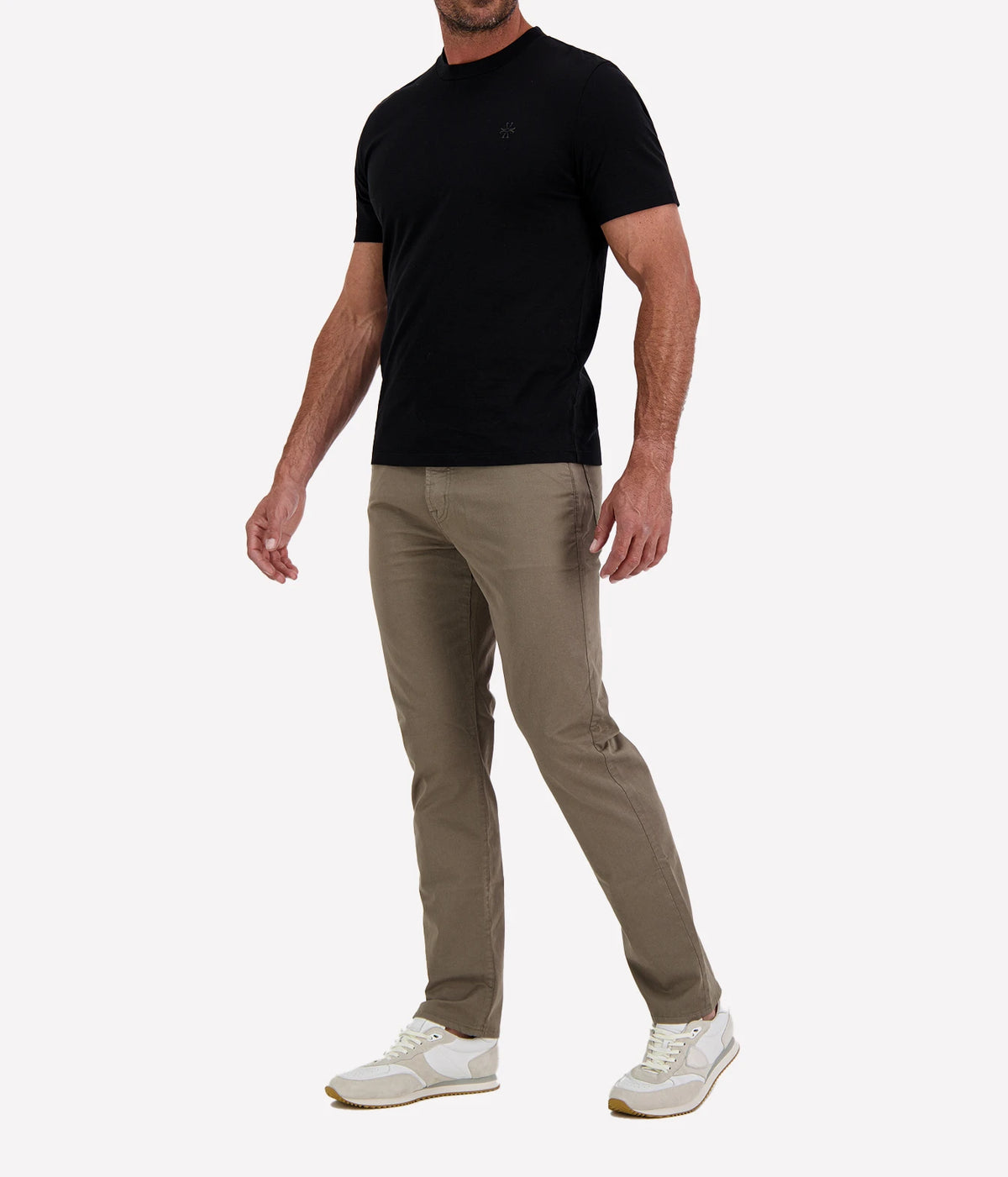 Man wearing Jacob Cohën Girocollo Costina T-Shirt in Black with khaki chinos and white sneakers, three-quarter view