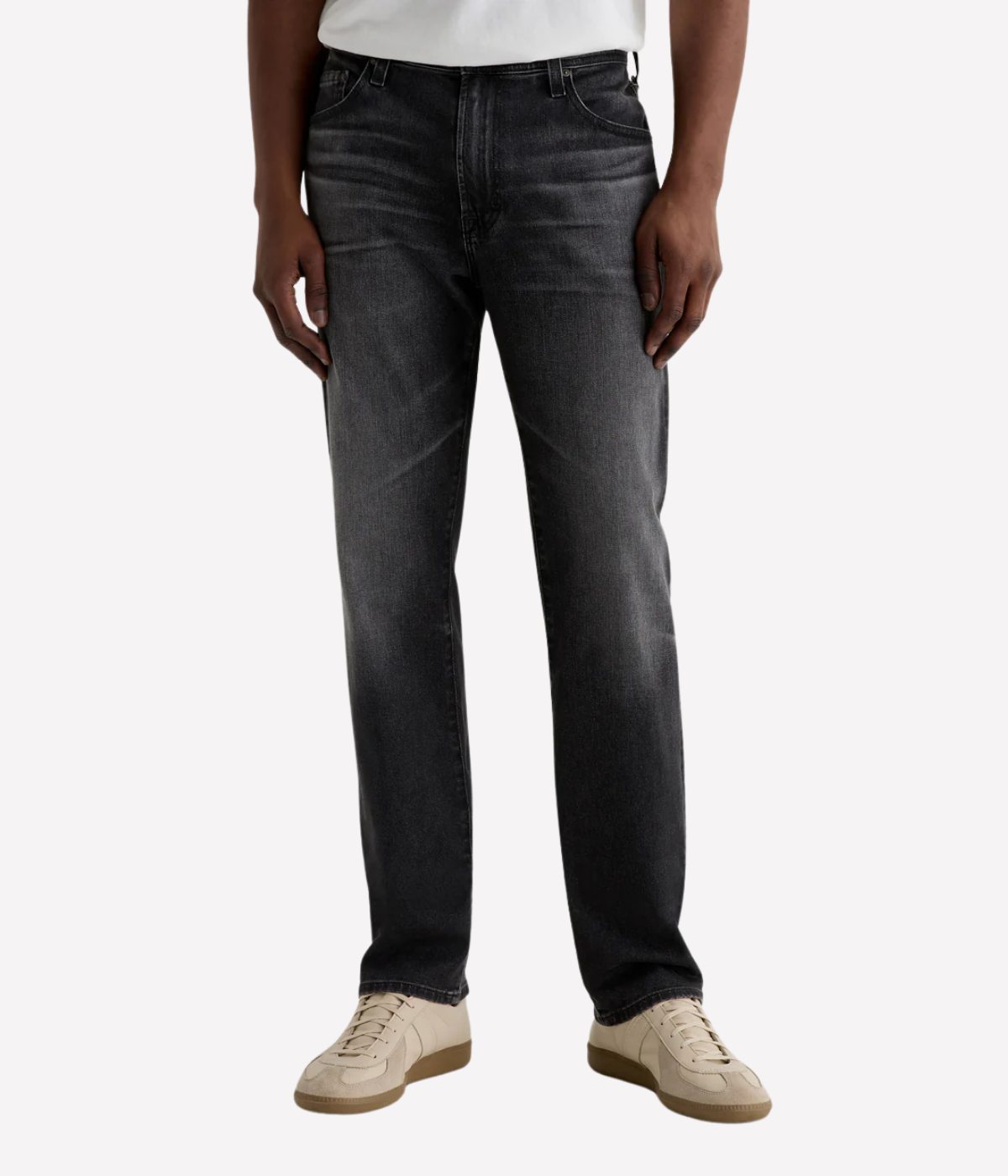 AG Everett jeans in black Cloud Soft Denim™ with a slim straight fit and tapered leg, offering a soft, structured look and everyday comfort.