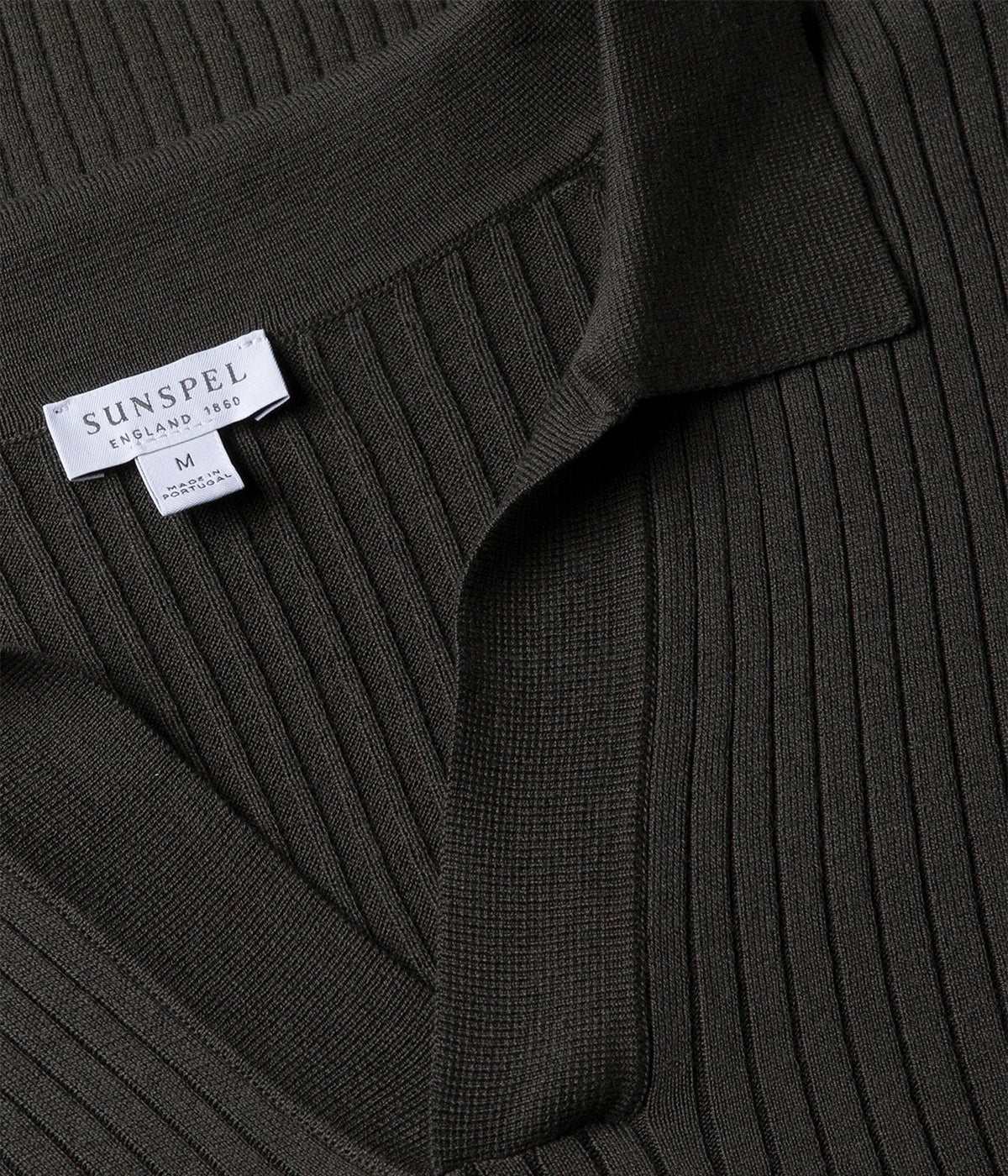 Men’s green cotton-silk knitted polo in a fine rib with a buttonless placket and slim fit—lightweight, refined, and ideal for smart layering.