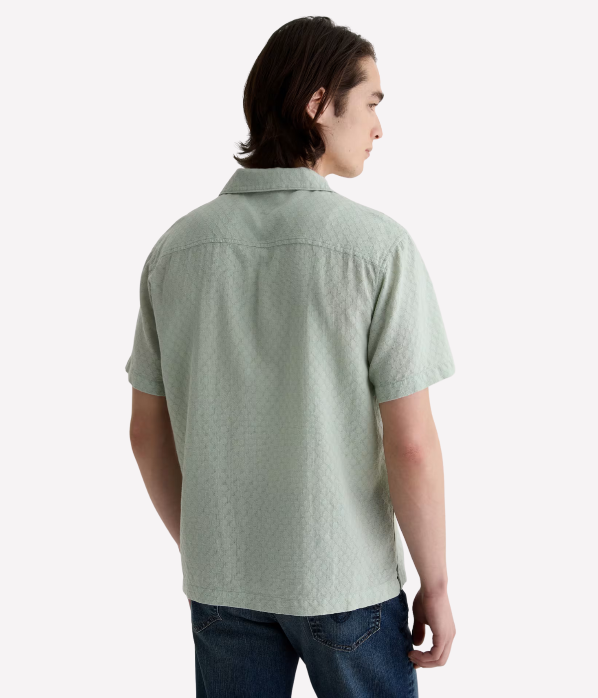 Light green short sleeve camp collar shirt made from lightweight cotton-linen blend with subtle dobby texture and chest pocket – the perfect refined summer shirt.
