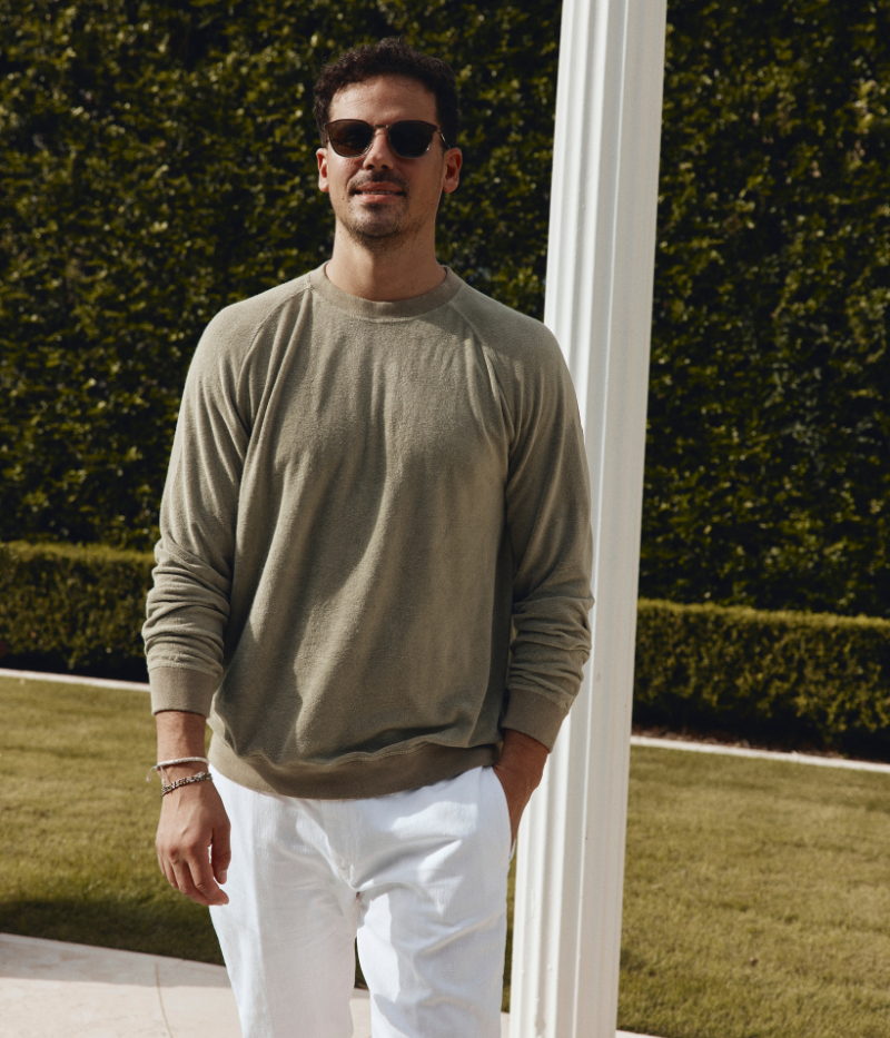 Loose-fit crew-neck sweatshirt in fleece terry cotton-linen jersey, featuring a relaxed silhouette and classic design. Made in Italy with soft, breathable fabric.