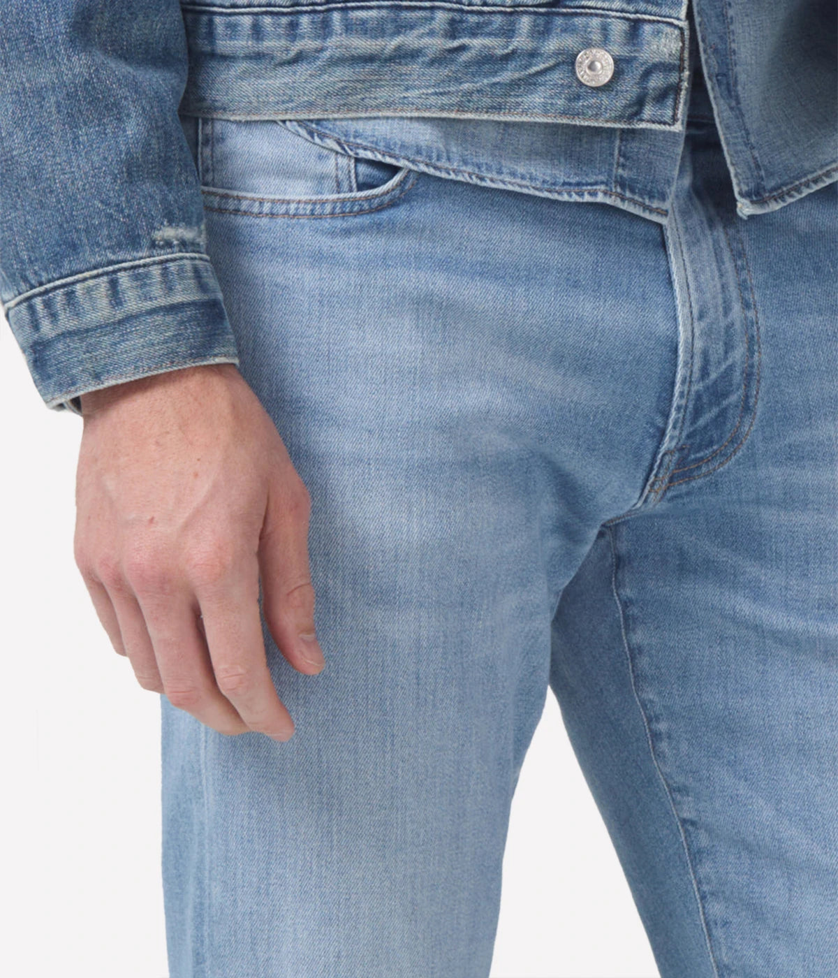 Gage jeans by Citizens of Humanity, crafted from heavyweight denim in light indigo with fading. Features a relaxed fit through the thigh, tapered ankle, zip fly closure, and a 10 1/4” rise. Made from cotton, lyocell, and elastane for structured comfort.