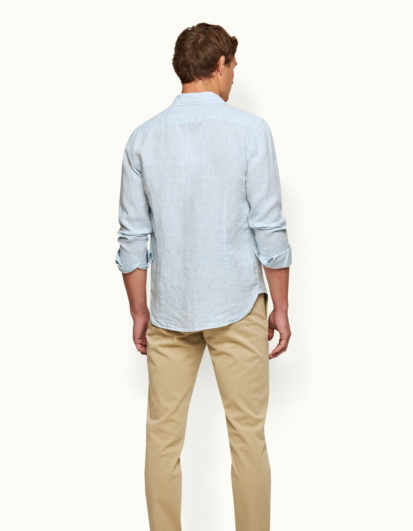 Giles long-sleeved linen shirt in 100% linen, featuring a classic collar, branded collar stay, imitation Mother of Pearl buttons, shaping darts, and loop tape detail under the back collar. Made in Portugal, perfect for holiday styling.