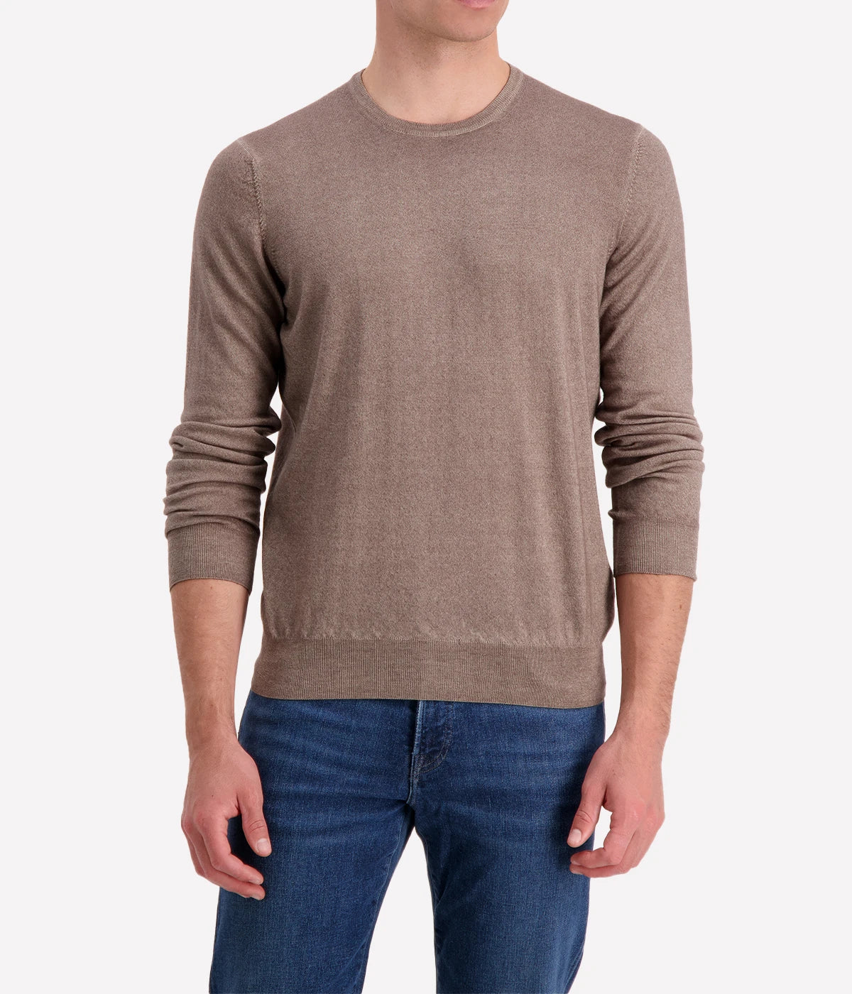 Gran Sasso crew long sleeve in 100% cashmere, offering a sleek and professional look, made in Italy.