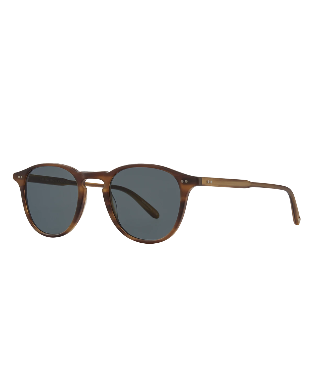Retro-inspired P3 sunglasses with modern colour combinations, Premium Glass Polar lenses, and hand-finished details. Features classic GLCO core wire, 5-barrel hinges with rivets, and external pins at the temples. 100% UV protection.