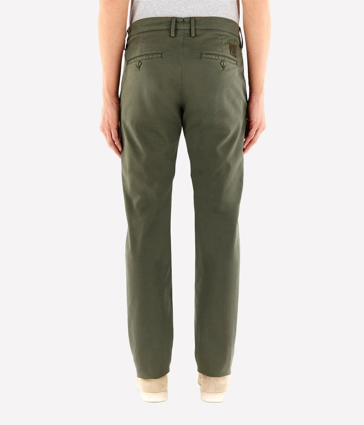 Man wearing Jacob Cohën Bobby Slim Chino Pants in Army Green, back view