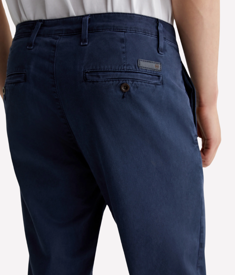 AG Kullen slim-fit trouser in Sorrento Stretch Twill, featuring on-seam pockets and a sleek, tailored silhouette.