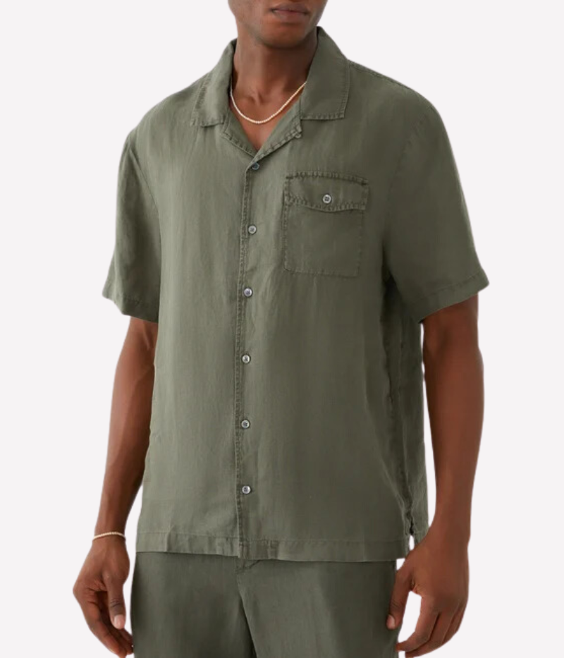 James Perse Linen Short Sleeve Pocket Shirt in palm pigment, crafted from lightweight, breathable linen. The shirt features an open collar, relaxed fit, and a garment-dyed finish for a soft, vintage-inspired look.