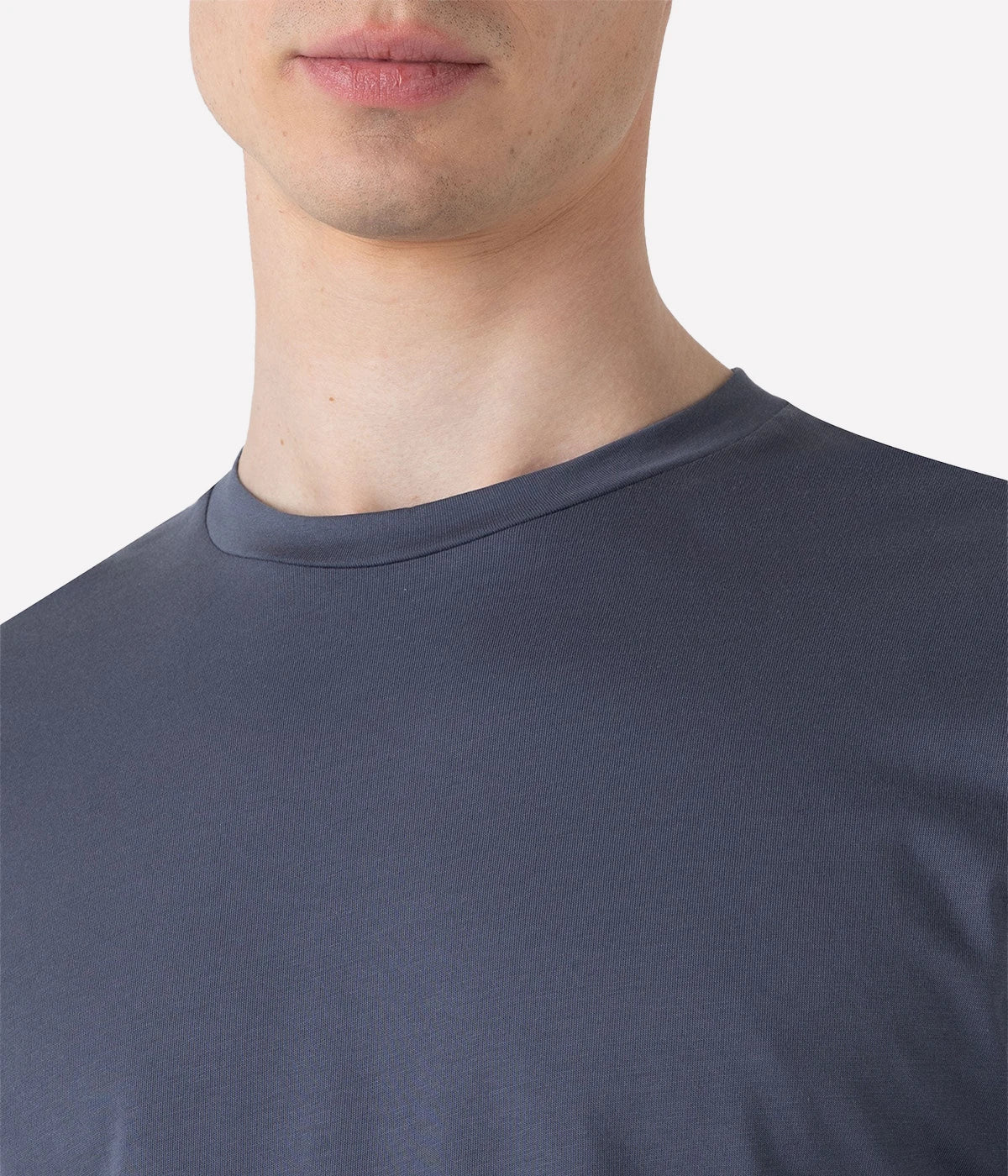 Men’s Slate Blue Long Sleeve Riviera T-Shirt – Luxurious midweight cotton T-shirt in slate blue, inspired by the iconic style worn by James Bond in Casino Royale, perfect for layering or wearing solo in winter.