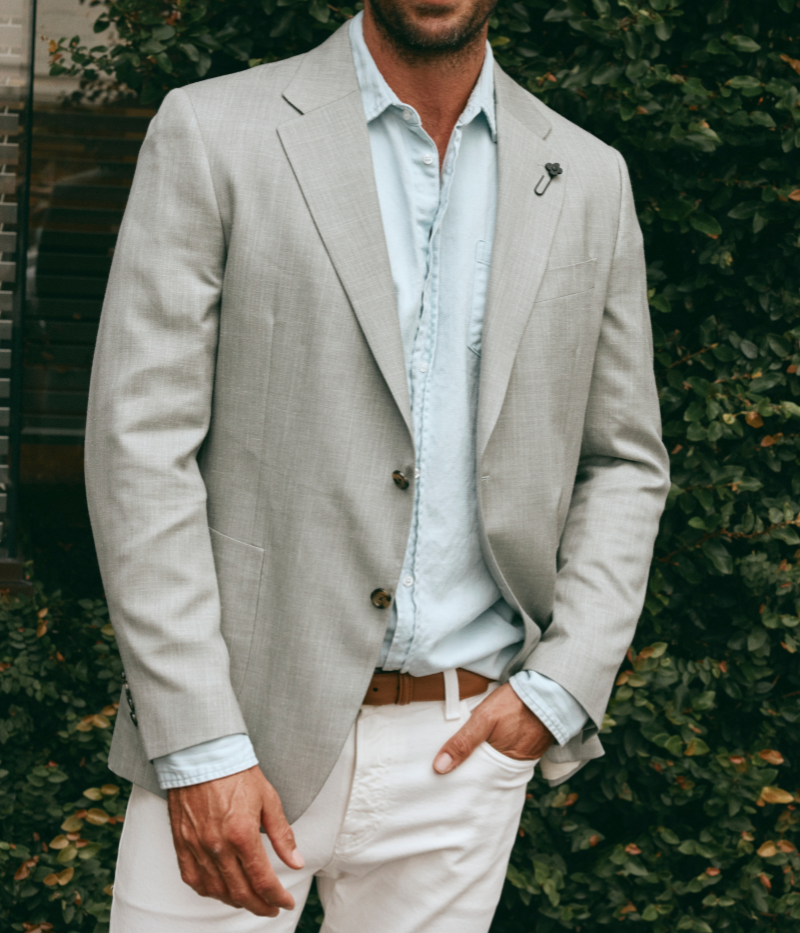 Lardini single-breasted jacket in a luxurious green-grey wool, silk, and linen blend, featuring a tailored fit for a refined silhouette—perfect for both formal and casual occasions. Made in Italy.