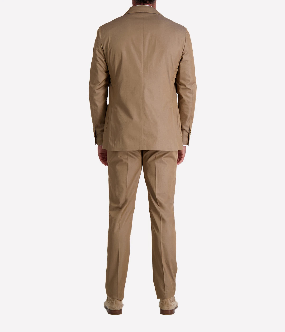 Model wearing a light brown Lardini cotton suit with a white shirt and suede loafers, featuring a single-breasted blazer with Lardini’s signature boutonnière, styled outdoors in a relaxed, modern setting.