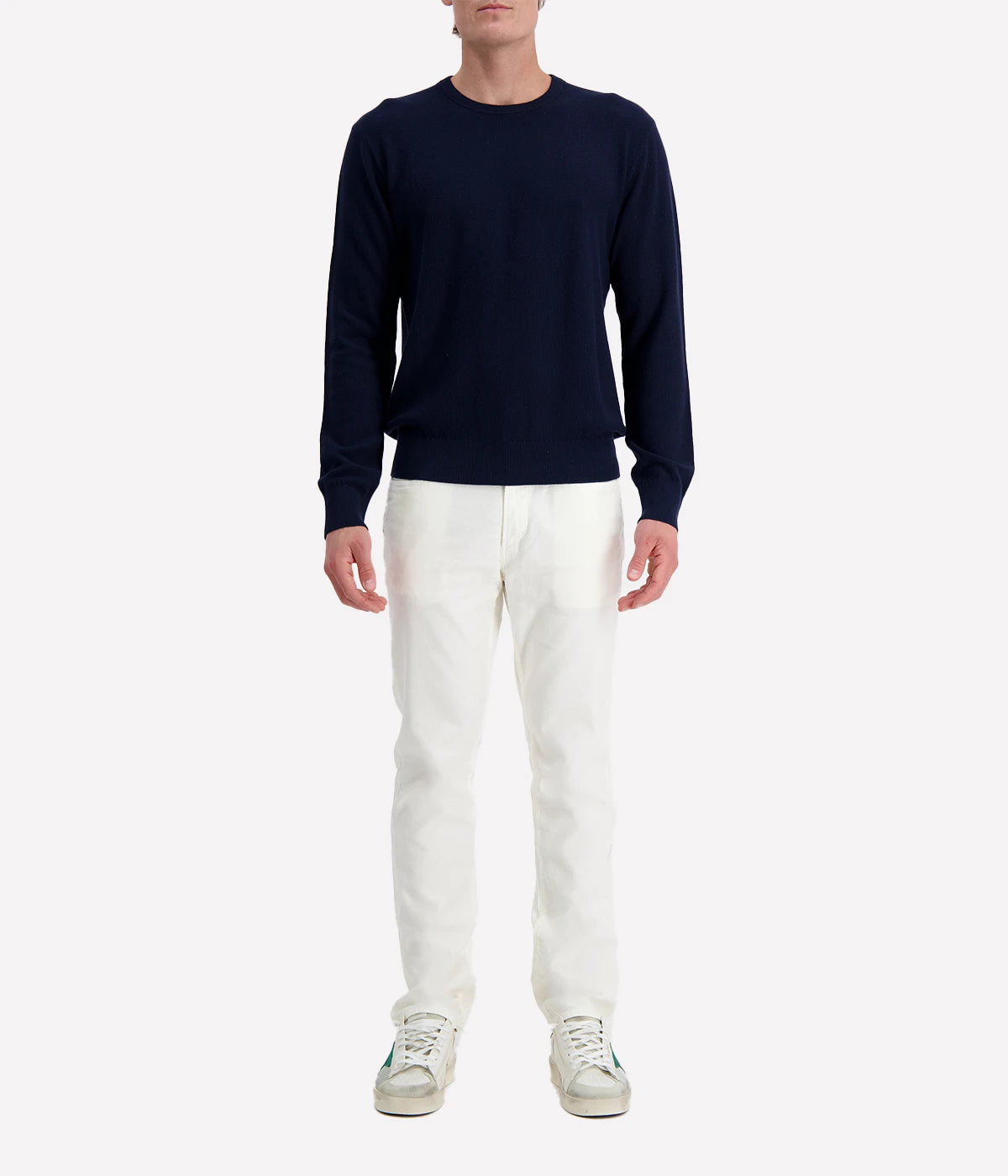 Navy lightweight fine-knit men’s sweater by Hartford in a soft linen-cotton blend, featuring a crew neck and relaxed fit.