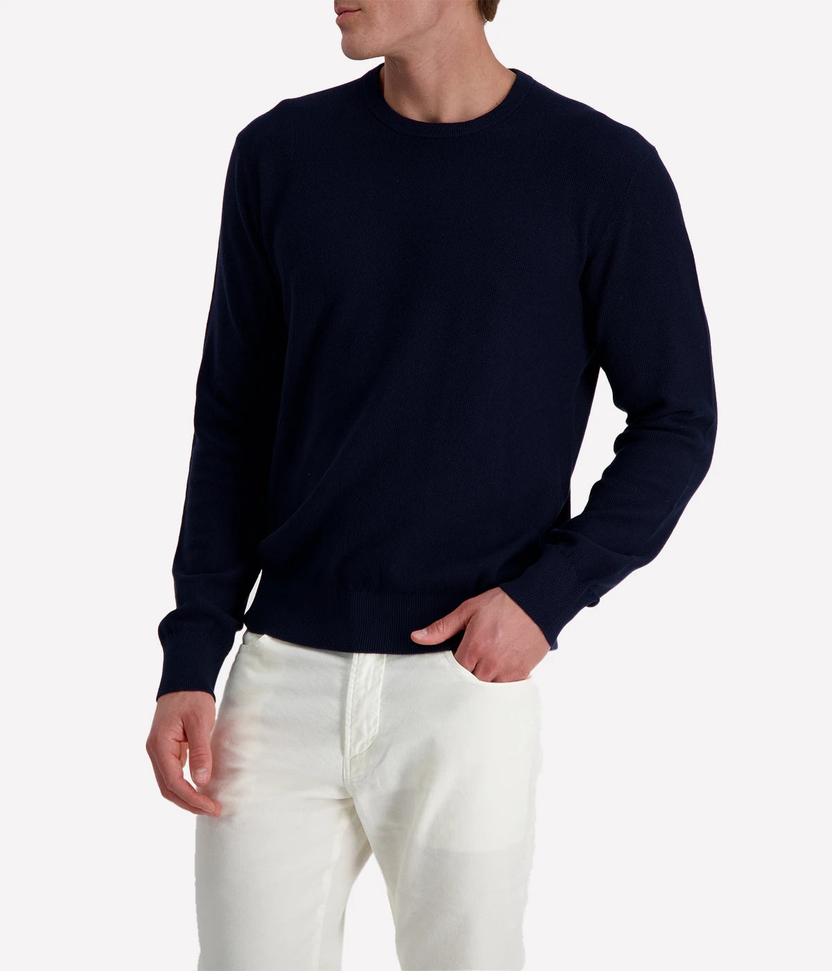 Navy lightweight fine-knit men’s sweater by Hartford in a soft linen-cotton blend, featuring a crew neck and relaxed fit.