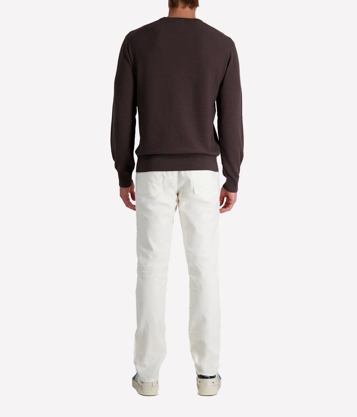 Woody brown men’s quilted cotton piqué sweater with a round collar and long sleeves, designed for lightweight layering and smart casual versatility.