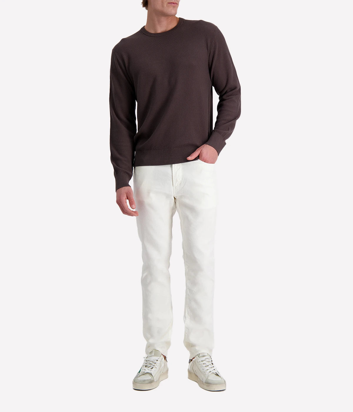 Woody brown men’s quilted cotton piqué sweater with a round collar and long sleeves, designed for lightweight layering and smart casual versatility.