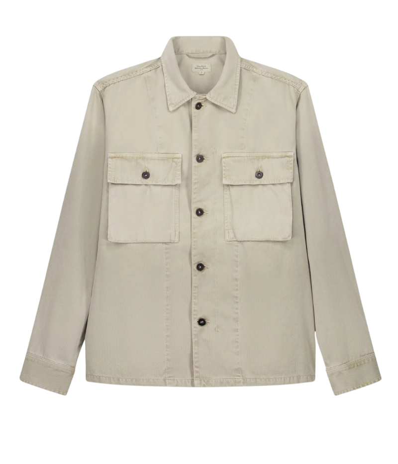 DAR herringbone jacket – short cotton jacket with rivet buttons, patch pockets, and subtle textured pattern. Ideal for mid-season layering.