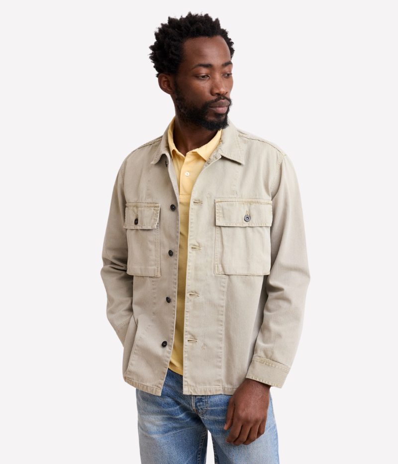 DAR herringbone jacket – short cotton jacket with rivet buttons, patch pockets, and subtle textured pattern. Ideal for mid-season layering.