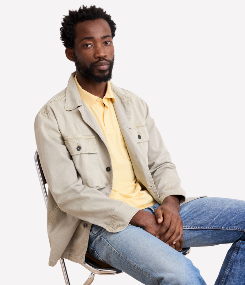 DAR herringbone jacket – short cotton jacket with rivet buttons, patch pockets, and subtle textured pattern. Ideal for mid-season layering.