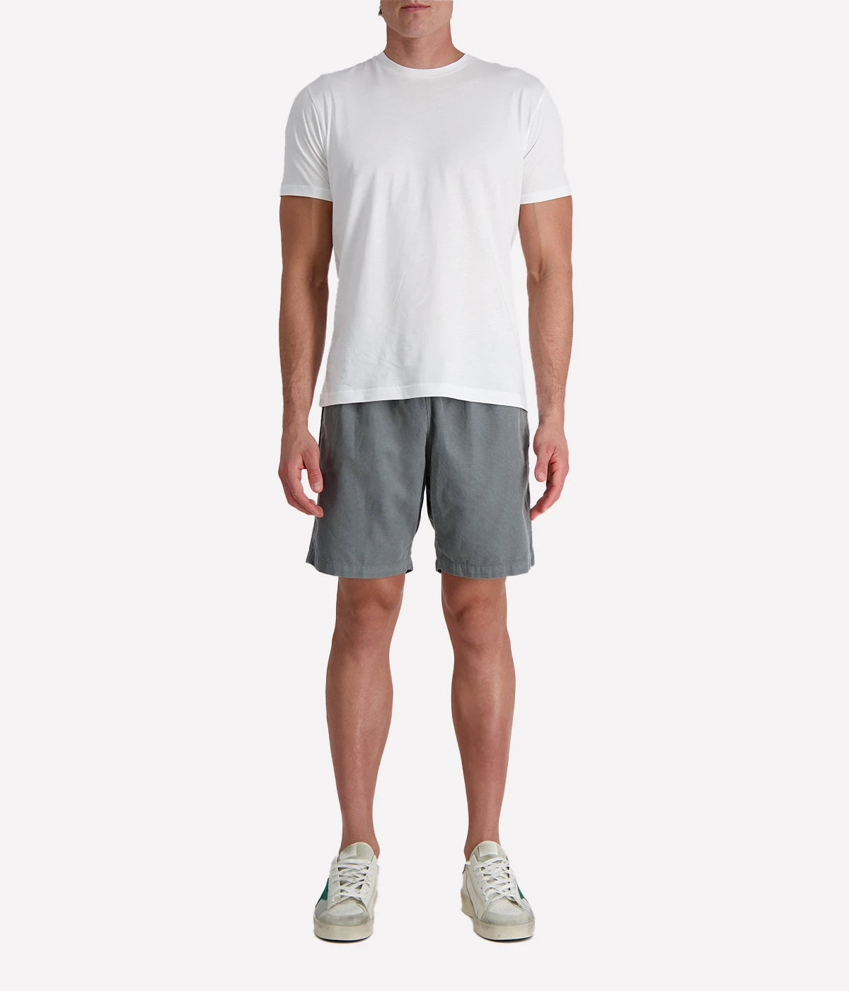 Hartford long-fit corduroy shorts in olive green with an elastic drawstring waistband and relaxed silhouette, made from 100% organic cotton for breathable summer comfort.