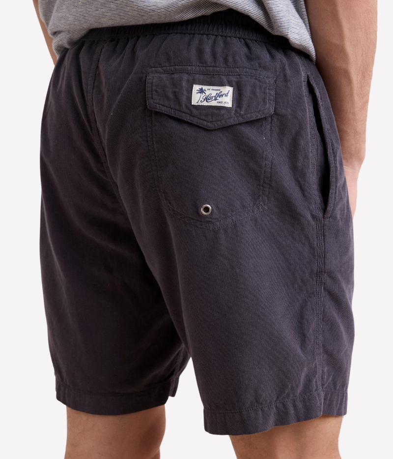 Corduroy shorts with elastic waistband and drawstring, long fit, and subtle washed effect. Crafted from GOTS-certified organic cotton. Perfect for summer wear.