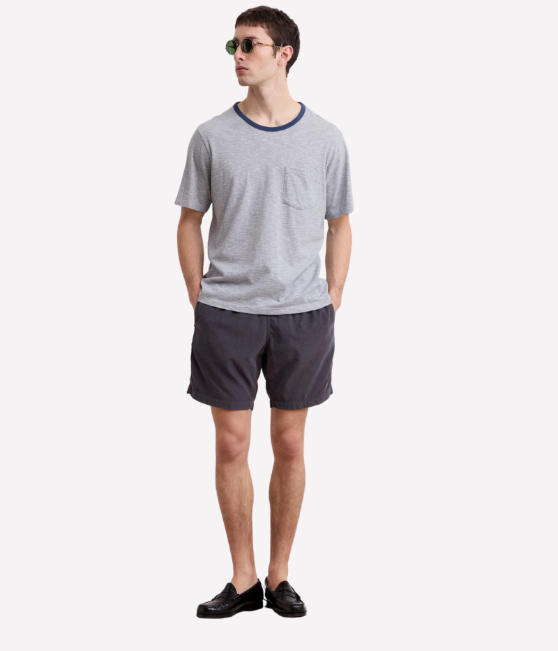 Corduroy shorts with elastic waistband and drawstring, long fit, and subtle washed effect. Crafted from GOTS-certified organic cotton. Perfect for summer wear.