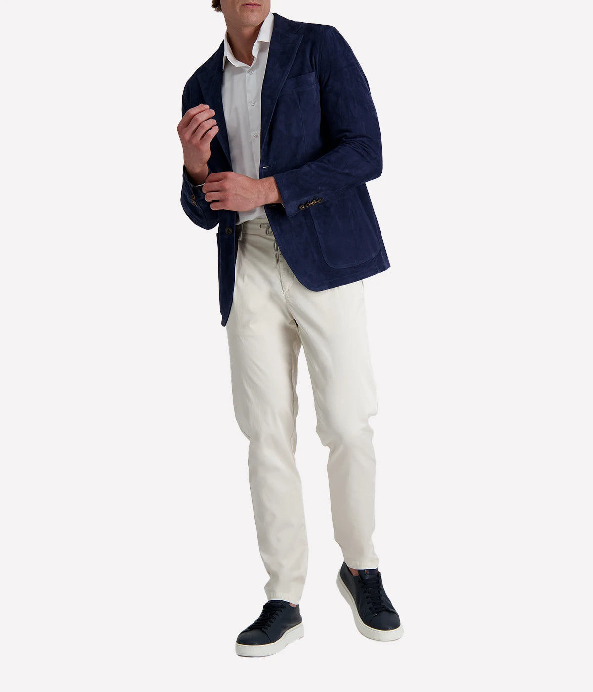 Eleventy navy blue leather blazer featuring a slim, tailored fit and notch lapels. Crafted from soft leather for a refined look.