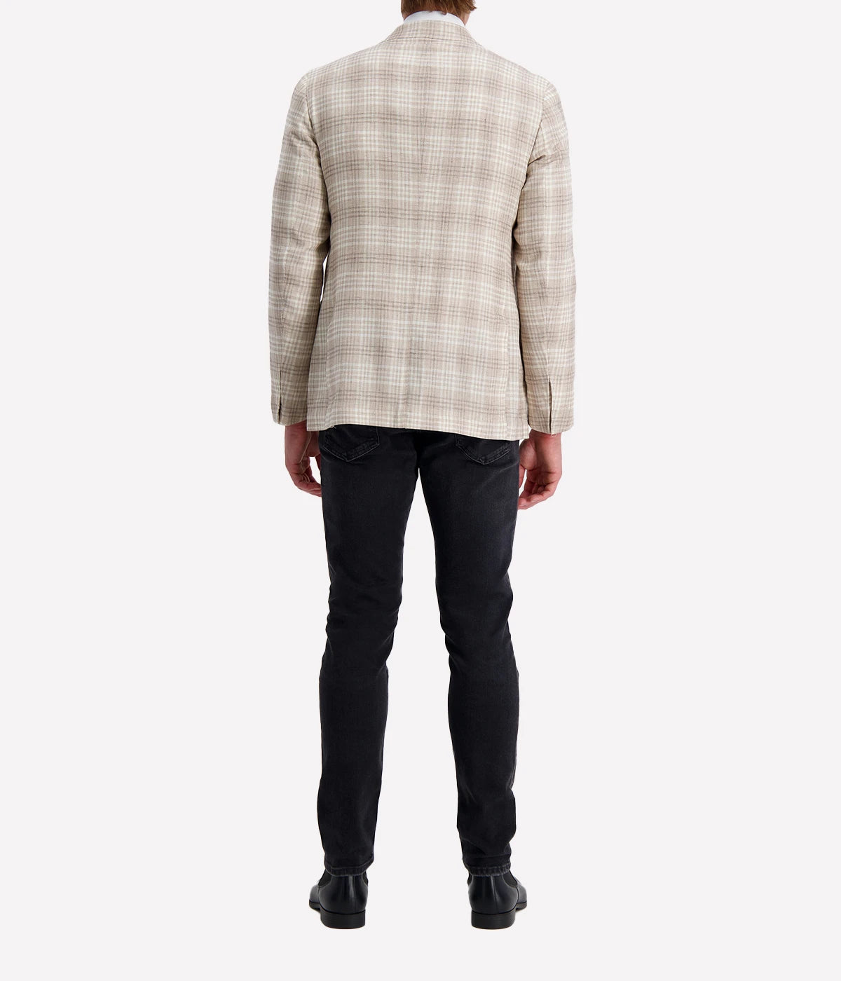 Eleventy slim fit chequered blazer crafted from Ermenegildo Zegna linen-wool-silk blend with three-roll-two design and ticket pocket.