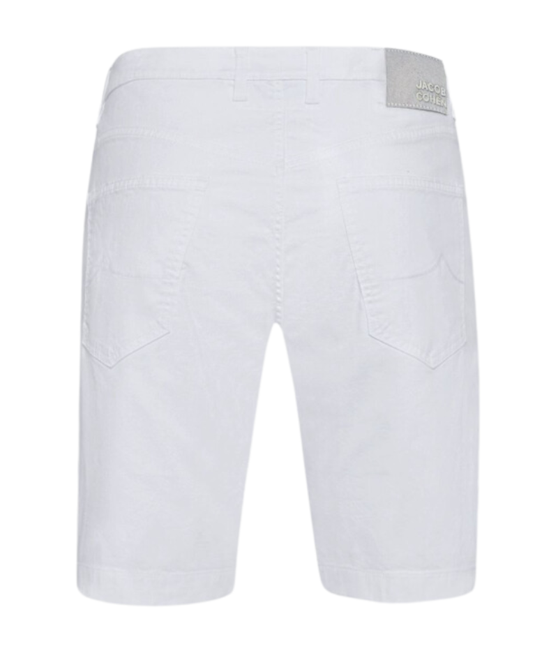 White slim-fit bermuda shorts by Jacob Cohen, made from stretch-cotton and Lyocell diagonal twill with a low-rise fit, five-pocket style, logo embroidery on the coin pocket, and calf-hair back patch with eco-friendly leather logo. Finished with a paisley-print bandana.