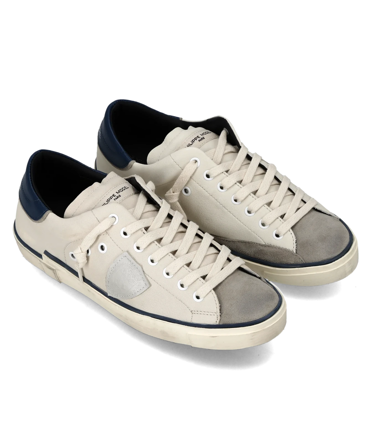 Philippe Model Prsx Low Man in Vintage Bordure Lait Bleu shown as a pair from a front three-quarter angle, highlighting the navy collar and white laces