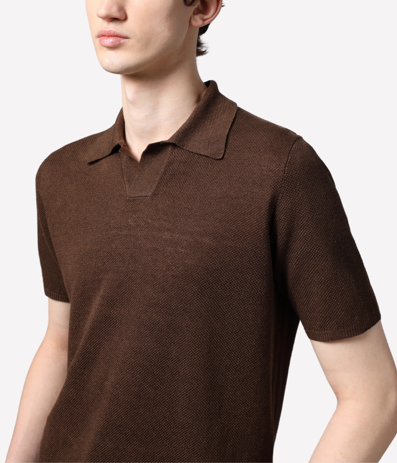 Roberto Collina linen buttonless polo shirt in piqué knit with ribbed trims, made in Italy.