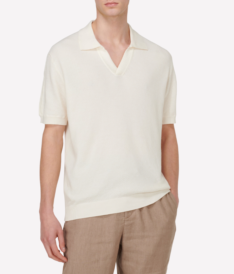Men's polo shirt in a soft cotton-silk blend, featuring a buttonless V collar and a regular fit. Modern Italian design blending classic sophistication with comfort.