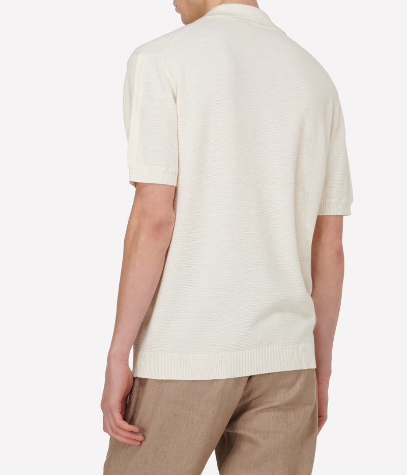 Men's polo shirt in a soft cotton-silk blend, featuring a buttonless V collar and a regular fit. Modern Italian design blending classic sophistication with comfort.