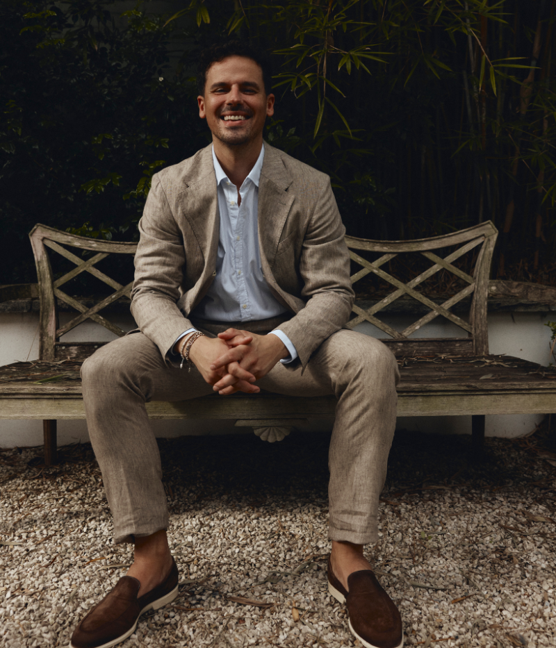 Massimo Alba Men's slim-fit flat-front linen trousers with a straight-leg cut, offering a polished yet relaxed look. Crafted from 100% breathable linen for effortless sophistication. Made in Italy.