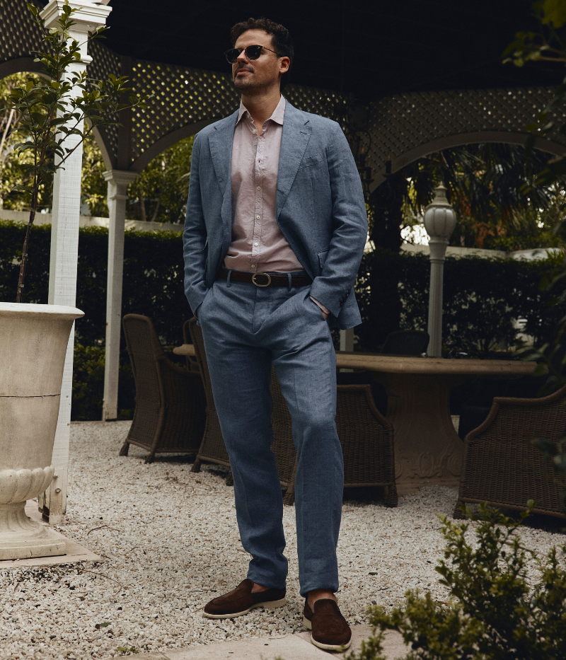 Men's casual deconstructed linen suit with a three-button jacket and slim-fit trousers.