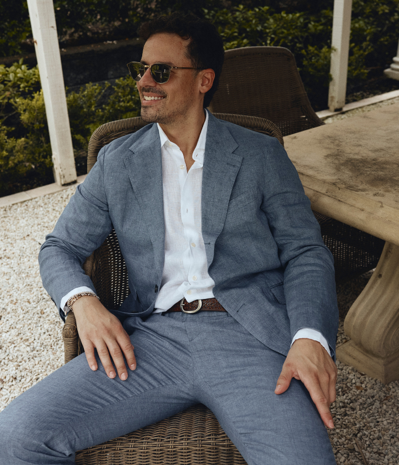 Men's casual deconstructed linen suit with a three-button jacket and slim-fit trousers.