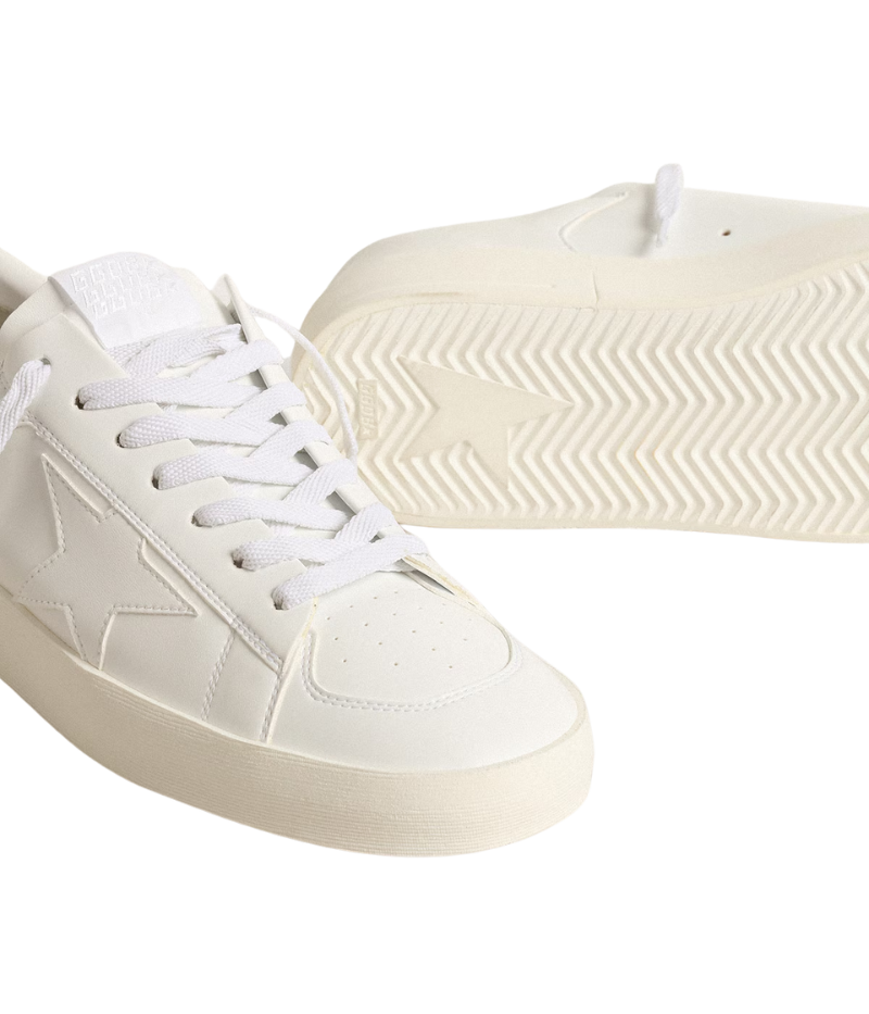 White Golden Goose Stardan sneakers in 100% cowhide leather, featuring a retro 90s basketball-inspired design. Minimalist all-white finish for a versatile, everyday look. Made in Italy.