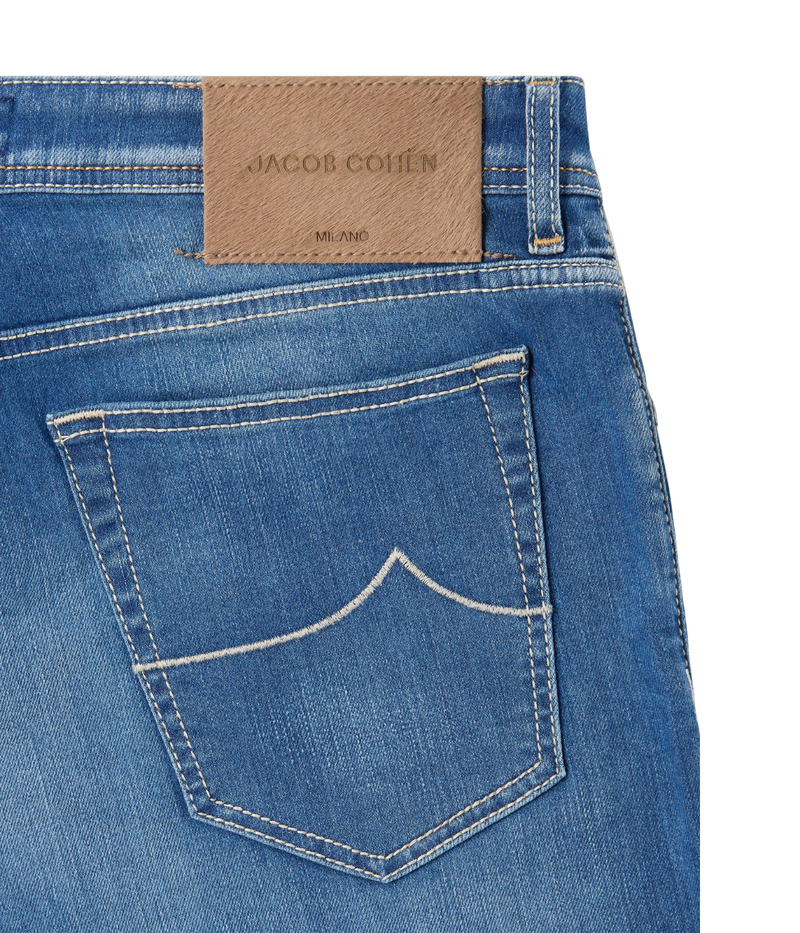 Jacob Cohën 5 PKT Slim Fit Bard Pant in Light Blue – close-up of rear pocket detailing showcasing refined stitching and premium light blue denim.